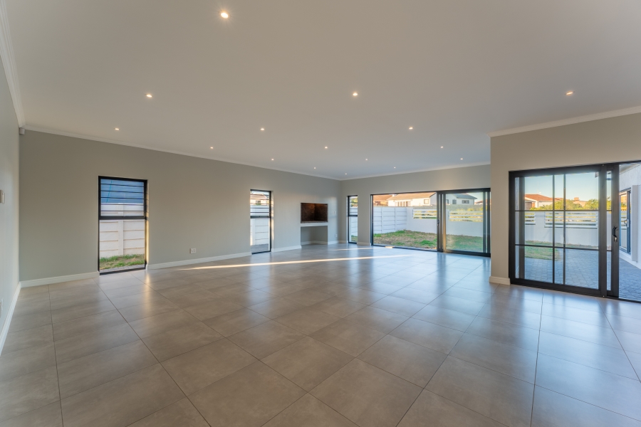 3 Bedroom Property for Sale in Wavecrest Eastern Cape